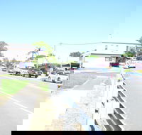 Macleay River Hotel - Mackay Tourism