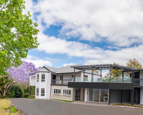 The Glasshouse And Bergin Lounge At Clouds Montville - Mackay Tourism 0