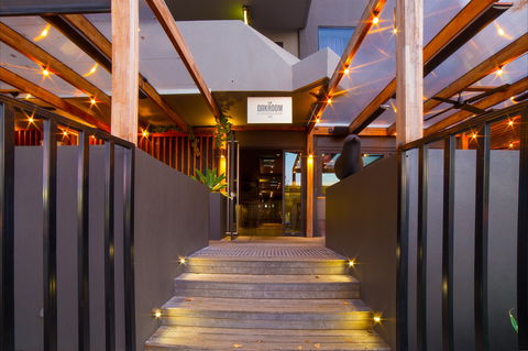 The Oakroom Kitchen And Bar - Mackay Tourism 1