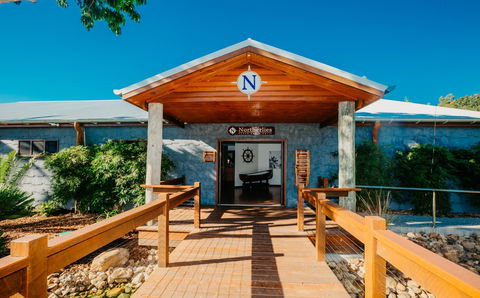 Northerlies Beach Bar And Grill - Mackay Tourism 0