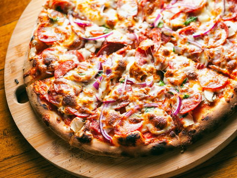 Earth Oven Wood Fired Pizza - Mackay Tourism 1