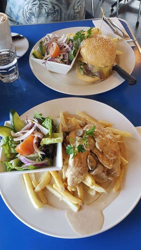 Lazy Moe's - Oakleigh - Mackay Tourism 0