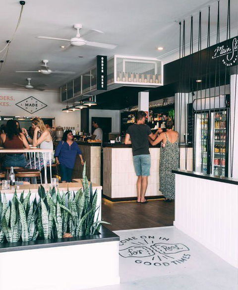 Izzy's Restaurant - Mackay Tourism 4
