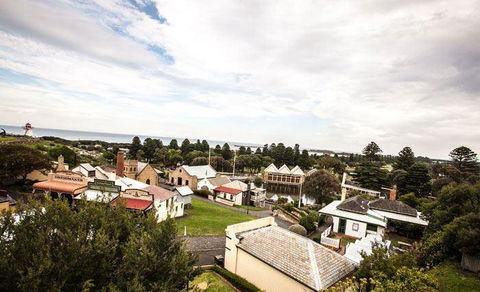 Hong Loch - Mackay Tourism 0