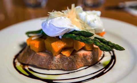 Hong Loch - Mackay Tourism 10