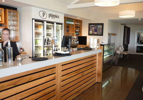 Hong Loch - Mackay Tourism 6