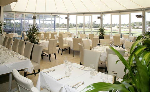 L' Aqua Restaurant - Mackay Tourism 1