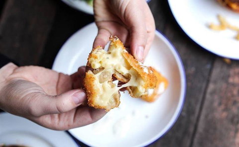 The Crown Hotel - Mackay Tourism 0