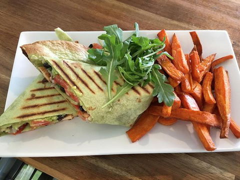 Coogle Cafe & Garden - Mackay Tourism 0
