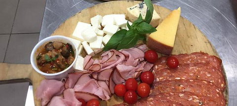 Twin Peeks Lingerie Restaurant - Mackay Tourism 17