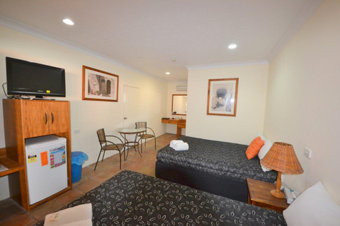 Comfort Inn–Rose Motel - Mackay Tourism 1