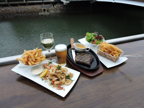 Riverside Bar & Restaurant - Mackay Tourism 2