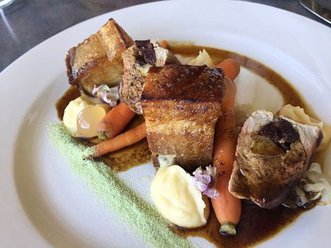 Flame Hill Vineyard & Restaurant - Mackay Tourism 0