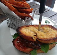 Red Dog on the Green - Mackay Tourism