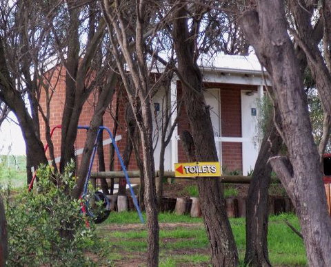 Arthur River Store - Mackay Tourism 0
