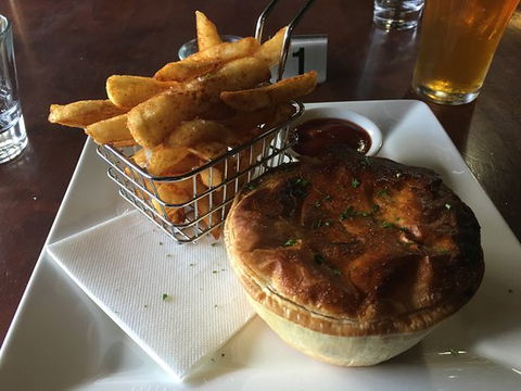 Tannin Restaurant - Mackay Tourism 0