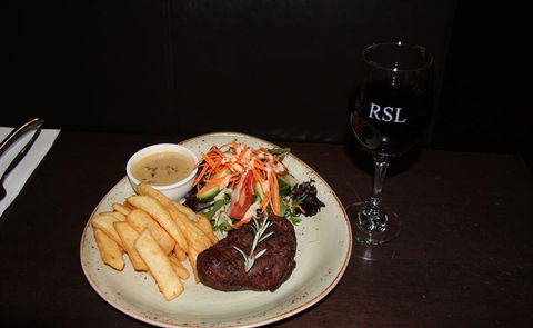 Phillip Island RSL - Mackay Tourism 9