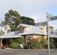 Radio Springs Hotel - Mackay Tourism