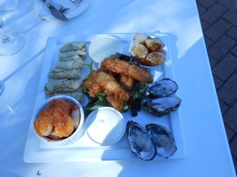 Broadwater Beach Bar & Restaurant - Mackay Tourism 0