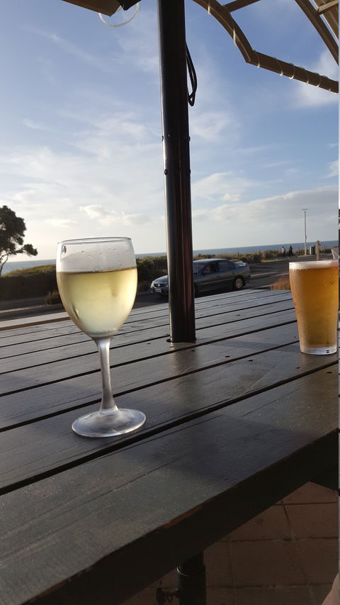 The Hollow Beach Bar And Grill - Mackay Tourism 9