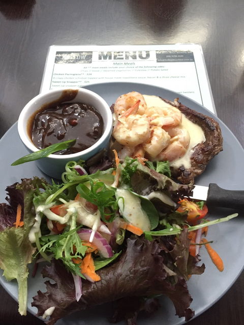 The Hollow Beach Bar And Grill - Mackay Tourism 6
