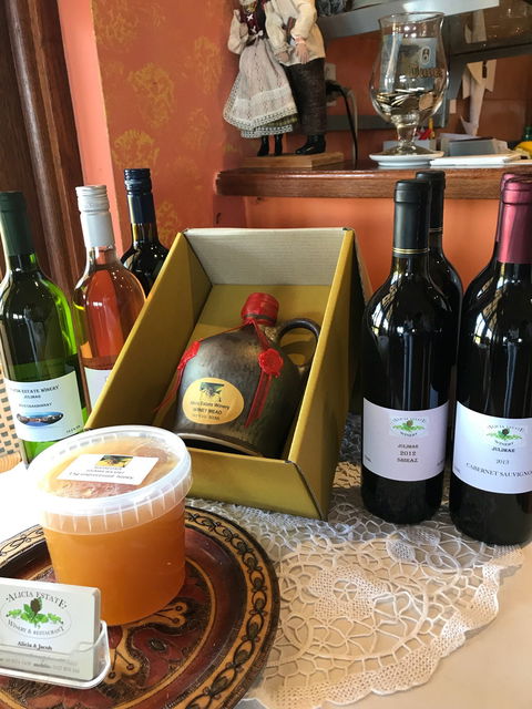 Alicia Estate Winery & Restaurant - Mackay Tourism 6