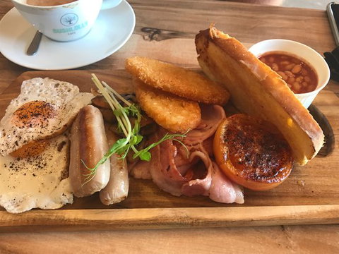 Bushlolly Cafe - Mackay Tourism 0