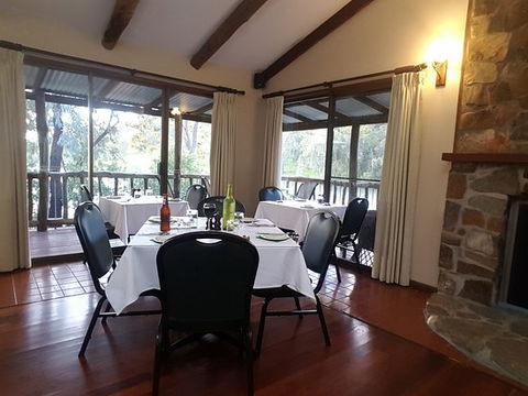 Evedon Lakeside Restaurant - Mackay Tourism 0
