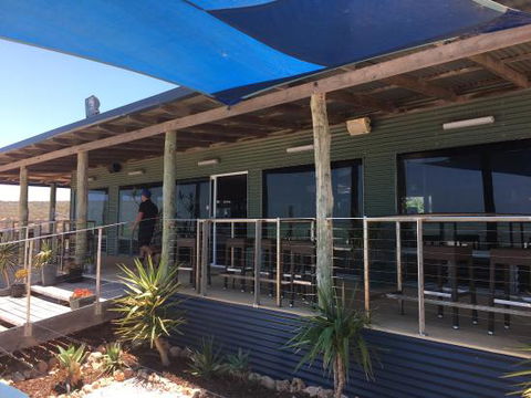 Shark Bay Ocean Park Aquarium - Mackay Tourism 0