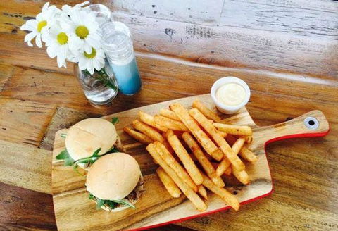 Quay Street Cafe & Bar - Mackay Tourism 6