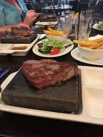 West Wing Bar & Grill - Mackay Tourism 0