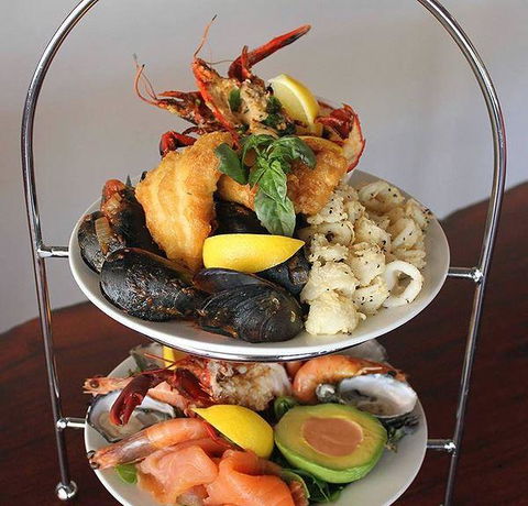 Katch-Up Seafood Grill & More - Mackay Tourism 7