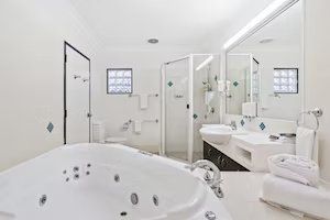 The Coffee House Apartments & Bistro - Mackay Tourism 7