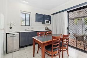 The Coffee House Apartments & Bistro - Mackay Tourism 12