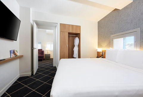 Holiday Inn Darling Harbour - Mackay Tourism 8