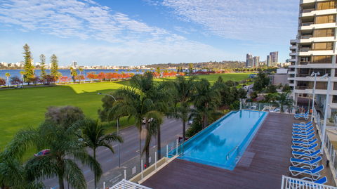 Crowne Plaza Perth - Mackay Tourism 0