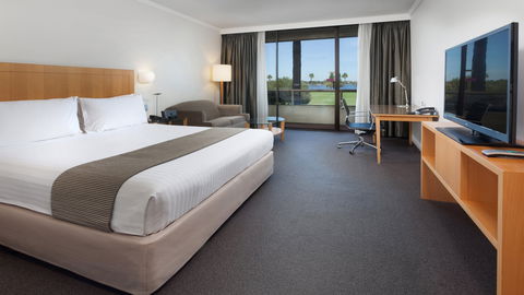 Crowne Plaza Perth - Mackay Tourism 5