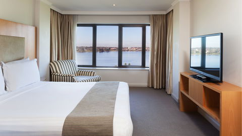Crowne Plaza Perth - Mackay Tourism 14