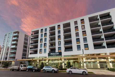 Meriton Suites Sydney Airport - Mackay Tourism 1