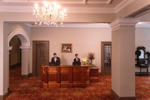 Hadley's Orient Hotel - Mackay Tourism 1