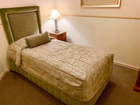 Royal Albert Hotel - Mackay Tourism 3