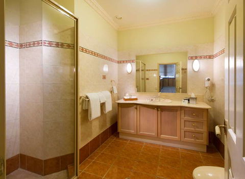 Royal Albert Hotel - Mackay Tourism 8
