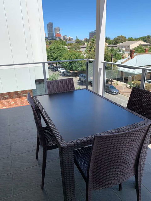 Adelaide Dress Circle Apartments - Mackay Tourism 8