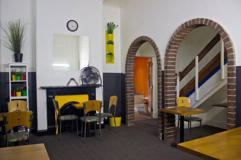 Adelaide Travellers Inn - Mackay Tourism 0