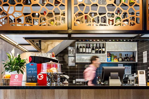 Brady Hotel Central Melbourne - Mackay Tourism 8