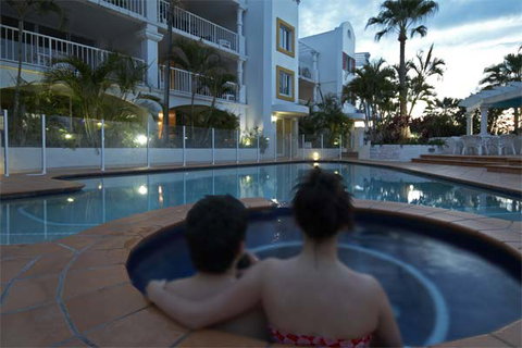 Santorini Holiday Apartments - Mackay Tourism 0