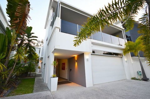 Alex Beach House - Mackay Tourism 0
