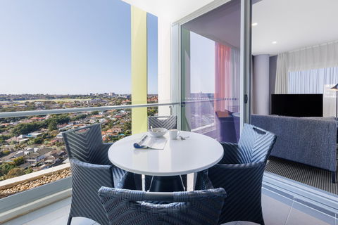 Meriton Suites Zetland - Mackay Tourism 4