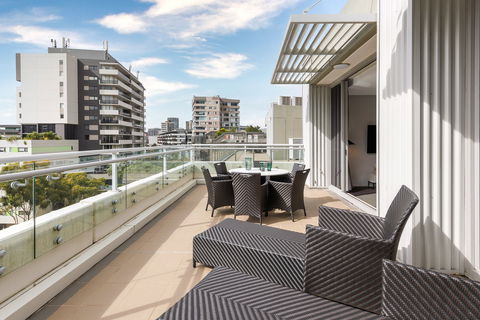 Meriton Suites Zetland - Mackay Tourism 10