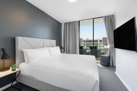 Meriton Suites Zetland - Mackay Tourism 11